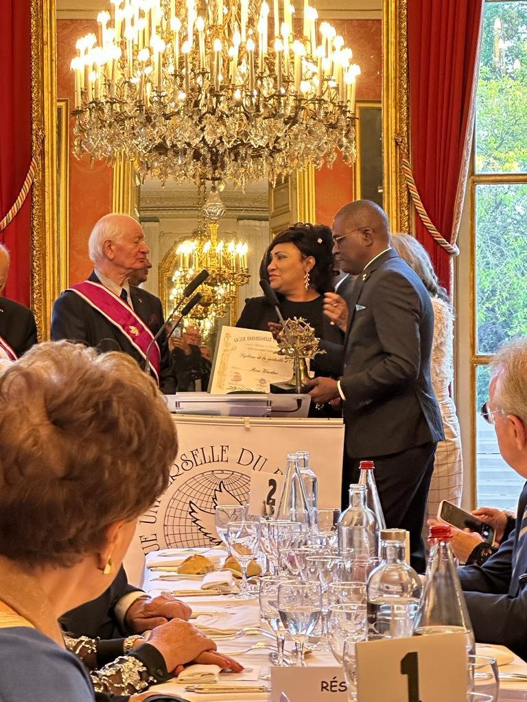 Dr Rose Wardini au Sénat français - soleil.sn