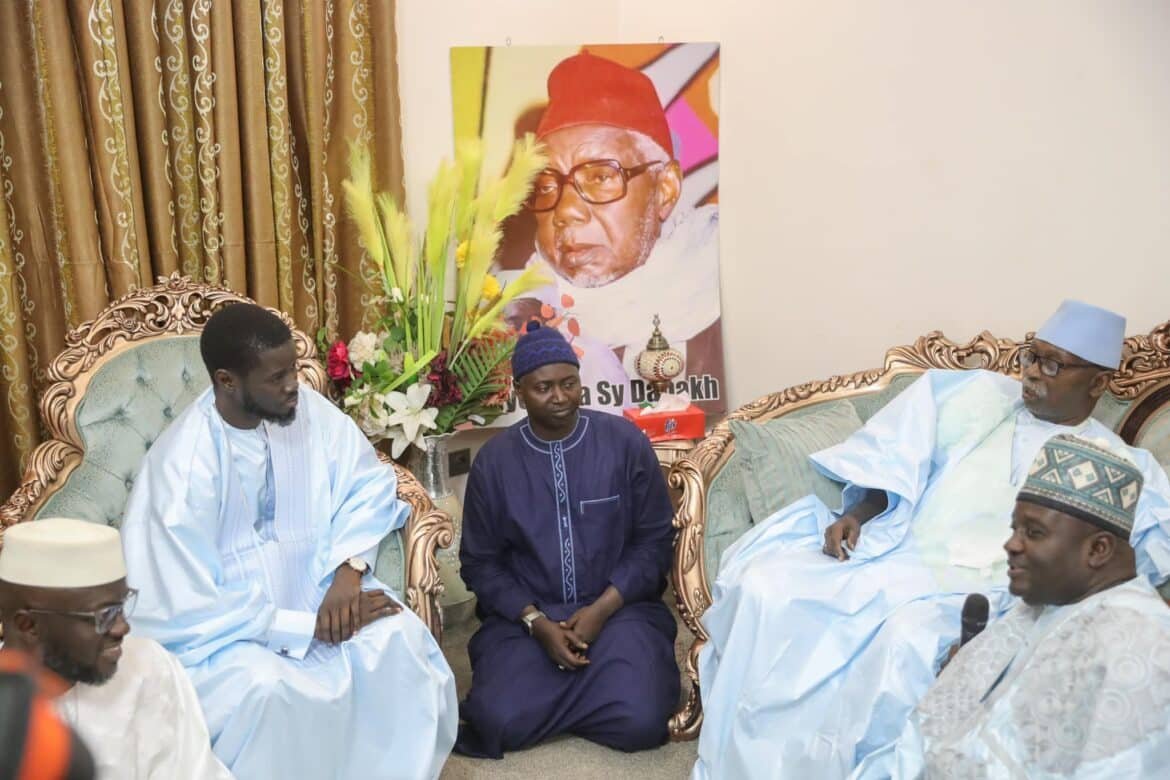 Président Bassirou Diomaye Faye En Visite à Tivaouane Condoléances Et