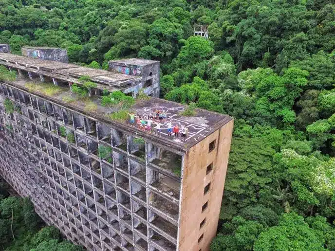 hôtel abandonné de Gavea en pleine forêt à Rio de Janeiro - soleil.sn