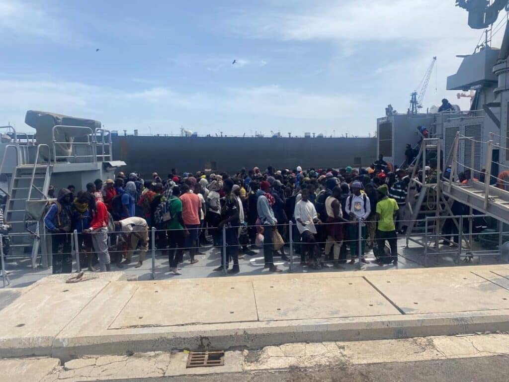 pirogue avec à bord 230 migrants interceptée au large de Dakar - soleil.sn